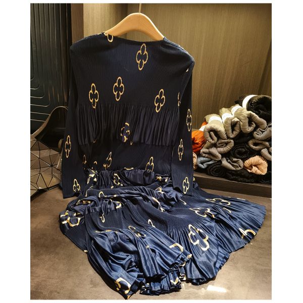 Autumn Casual Mid-Length Ruched Dress for Plus Size Moms Loose Fit Printed Chiffon Solid Style Floor-Length Dress