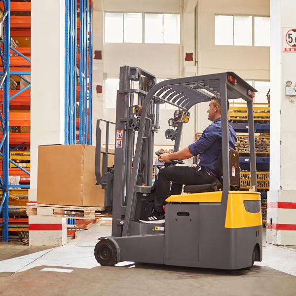 Rear Wheel Driven 1500kg 3 Wheel Electric Counterbalance  Forklift