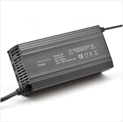Segurança 12V 24V Carregador de Bateria de Íons de Lítio de Alto Desempenho YM-R65-LKH