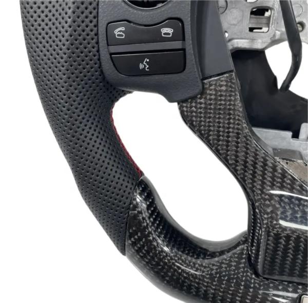 Volante de fibra de carbono preta da série Suzuki com aderência melhorada para veículos pesados