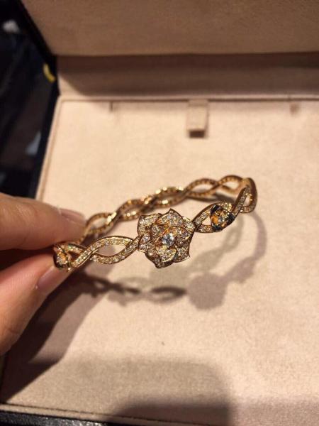 PIAGET  brand  jewelry Piaget Rose bracelet in 18K white gold set with 190 brilliant-cut diamonds (approx. 1.32 ct).