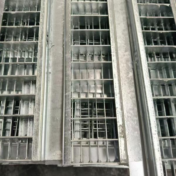 Customized Size Bearing Bar Anti Slip Grating For Heavy Duty Applications