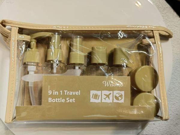 Ensemble de voyage en plastique de 9 pièces de 60 ml, contenant des bouteilles, des pompes à lotion, des vaporisateurs, des bouchons à rabat, des pots réutilisables