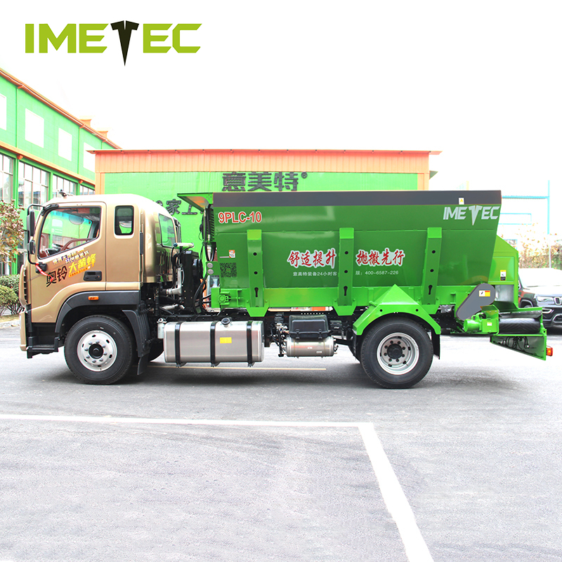 Cubicle Manure Bedding Spreader Sand Rice Husk Fermented Truck For Dairy Farm