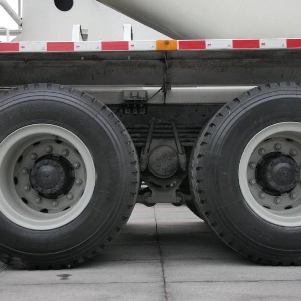 Professional Grade Truck Mixer Customized Request for Used Heavy Duty Agitator Vehicle