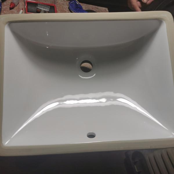 Lisse d'Ada Compliant Commercial Bathroom Sinks Undermount de porcelaine poli