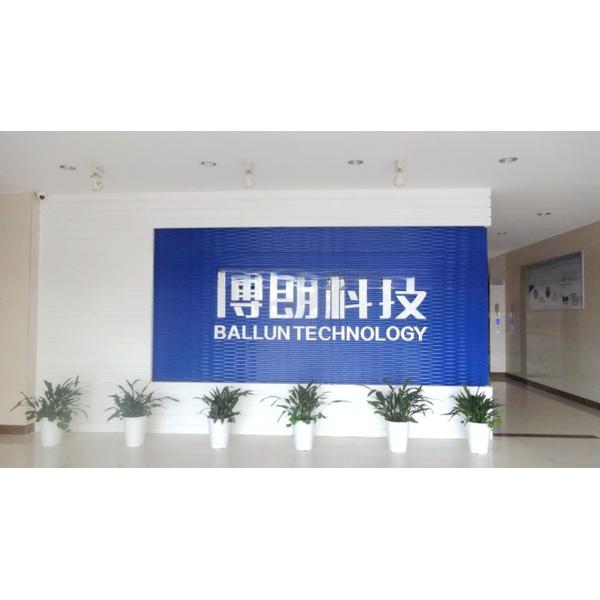 Окончательное решение для больницы Ультратонкие водонепроницаемые лестничные лестничные лестничные плитки