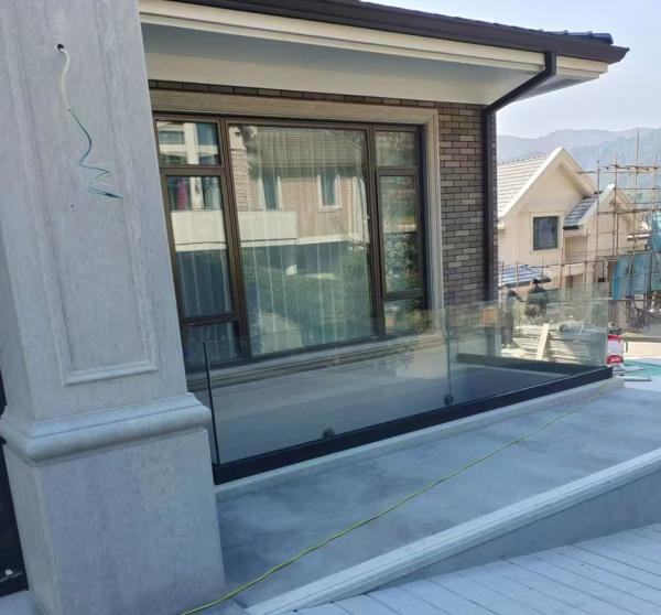 Barandillas de vidrio de aluminio de balcón de canal U