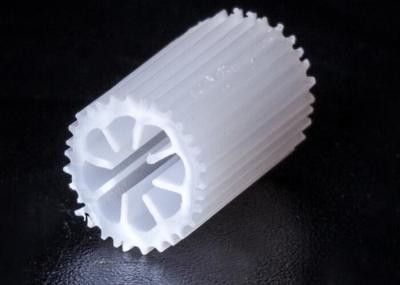 Meios de filtro materiais dos QUADRIS MBBR do Virgin que flutuam micro meios do biopipe para o tratamento de esgotos