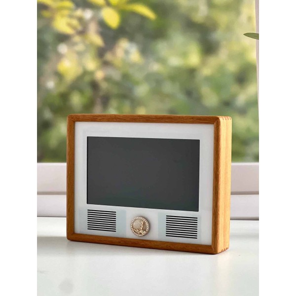 7 Inch Smart Music Photo Frame 1024*600 Resolution 300cd/m² Capacitive Touch Screen 2.4GHz WiFi Type C 5V2A