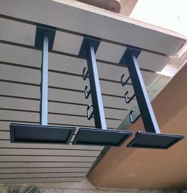 AT-0087 4 HOOK FACEOUT RECTANGULAR TUBE  FOR SLAT WALL WITH ACRYLIC SIGNHOLDER, TEXTURE BLACK, SHOP FITTING ACCESSORIOES