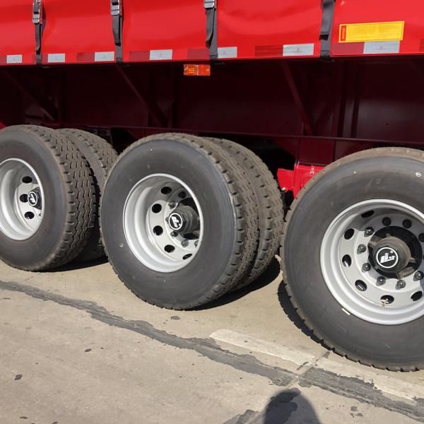 13750*2550*3850mm CIMC HUAJUN 3 Axles T700/Q345 Steel Cargo Transport Box Trailer 2021