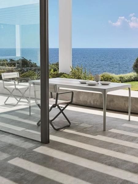 Customized Designs Luxury Patio Furniture Set Solid Wood Dinning Table with Teak Wood Tabletop and 6 Plastic Wood Chairs