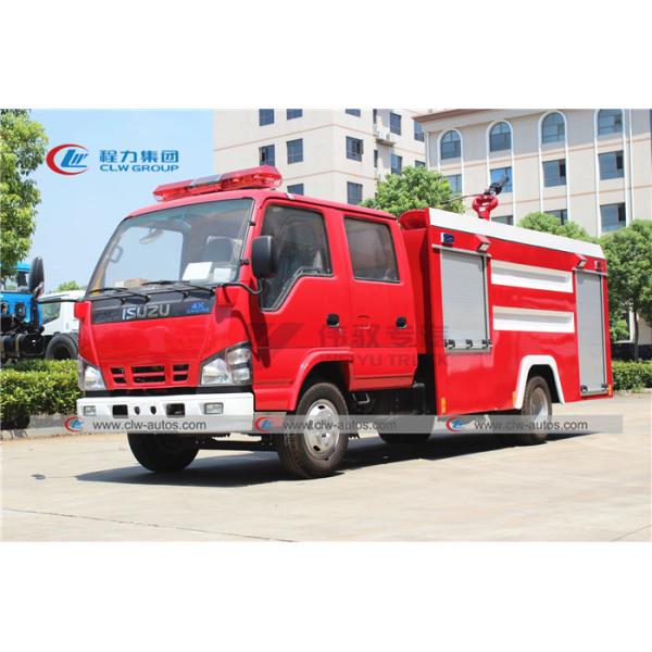 Camion de pompier d'ISUZU 600P 3T avec le réservoir de l'eau et de mousse