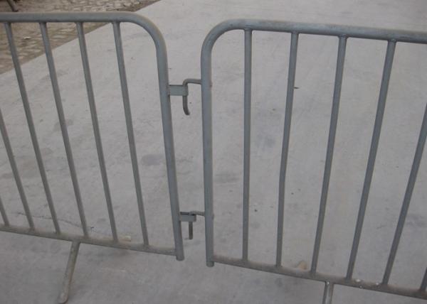 Hot - Dipped Galvanized Crowd Control Barricades Canada 1100X2200mm Size