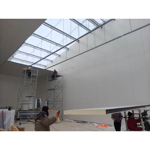 Prefabricated Steel Structure Cold Storage Warehouse With PU/PIR Sandwich Panel