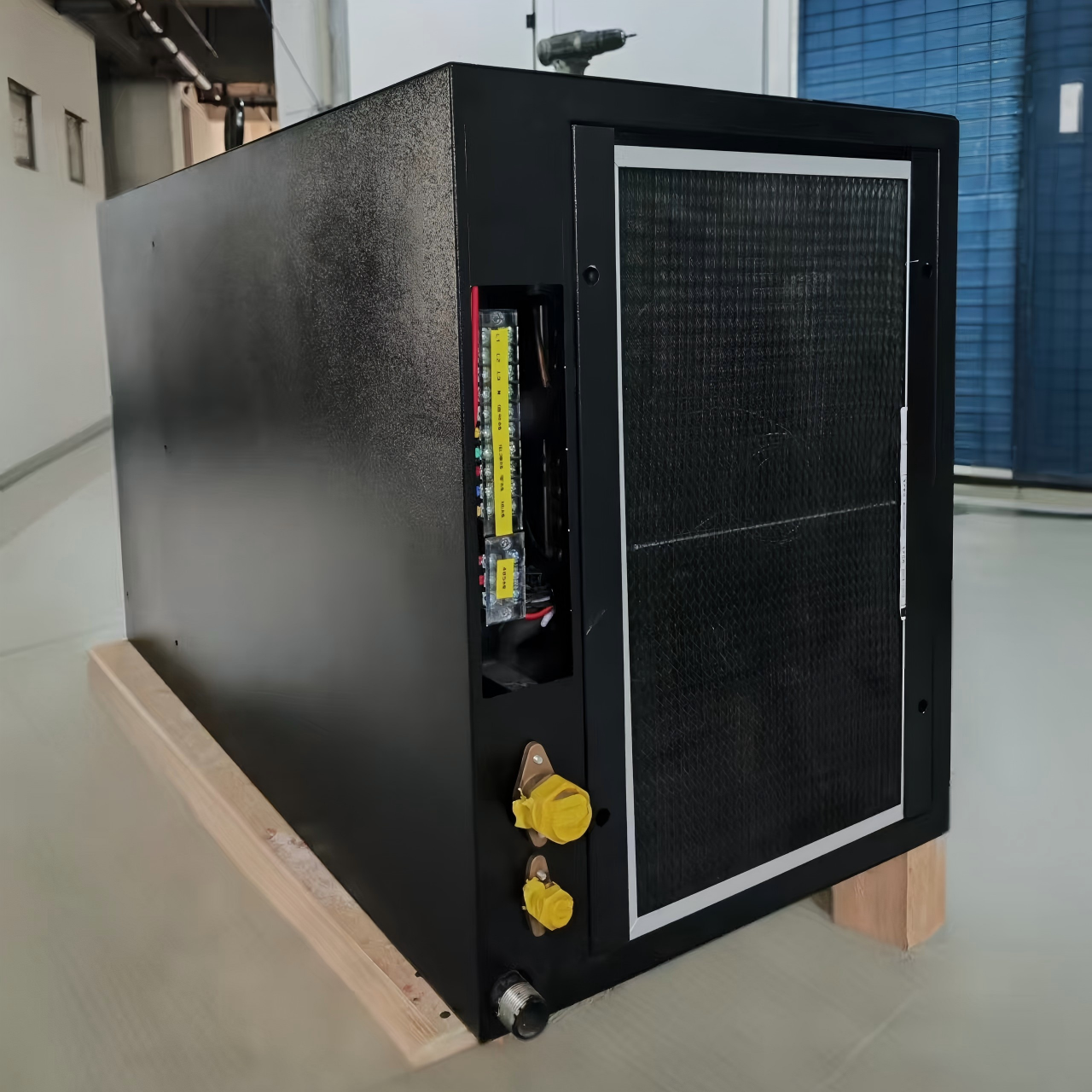 12kW Compact Rack Mounted Cooling Unit Precision AC For Computer Room