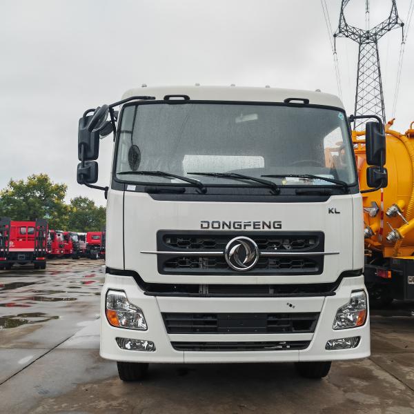 Cisterna de aspiración de aguas residuales de Dongfeng Limpiador de vacío Cisterna de aspiración Camión de limpieza
