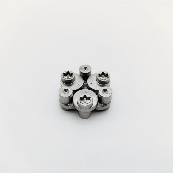 トルックス・エクセントリック・スクリュー - 重荷用ミスアライナメント修正 - グレード12.9鋼 - ダクロメットコーティング - カスタムオフセット