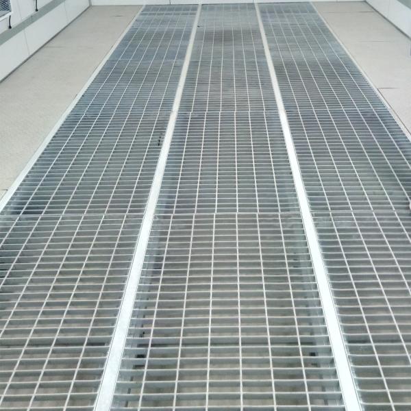 Anti Flame Spray Vehicle Paint Booth With 4kw 5.5KW Centrifugal Fan 3 fold doors