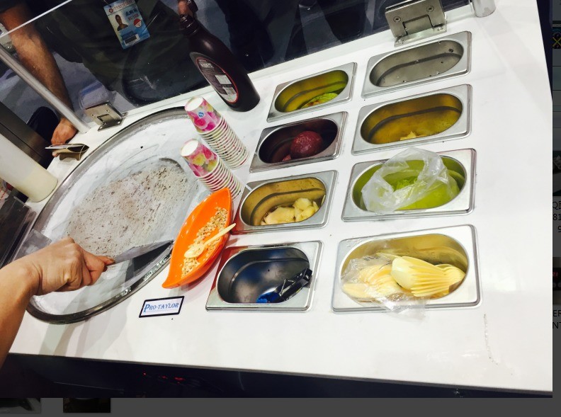 Customized Wholesale Fast Frozen Yogurt Ice Cream Roll Machine Single or Double Pans Ice Cream Roll Machine