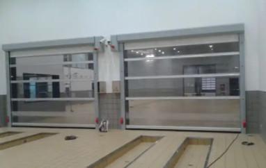 Porte sectionnelle en aluminium automatique avec revêtement en poudre et isolation