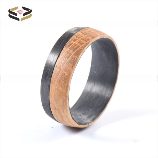 Cúpula de la boda Anillo de fibra de carbono negro Barril de whisky natural carbonizado de madera con incrustaciones para hombres