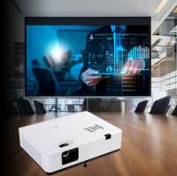 4600 projecteur multimédia haute performance lumineux avec résolution XGA pour les salles de classe