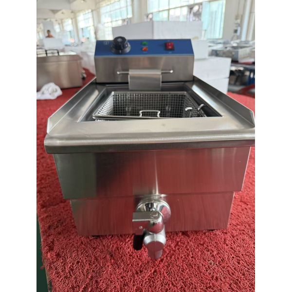 Electric deep fryer with stainless steel body and large capacity designed for commercial kitchens requiring frying solutions