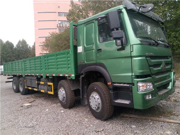 Manual Transmission Howo Cargo Truck 8x4 Euro 2 Emission 371hp Engine ZZ1317N3867A