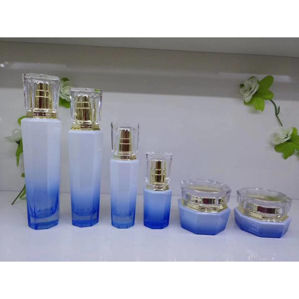 Botellas de empaquetado del cosmético de cristal blanco de encargo con la cubierta de acrílico y la bomba galvanizada