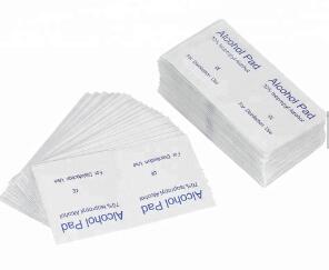 Non - Woven 70% Isopropyl Alcohol Cleaning Wipes 65x30mm / 60x60mm For Skin Care