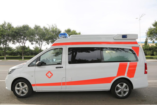 Medical Mercedes Benz Ambulance Gasoline 7 Seats 4×2 White