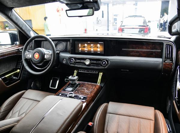 Veículo utilitário esportivo Hongqi S7 6 lugares 4 lugares SUV gasolina