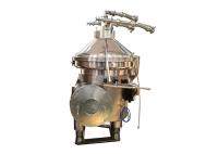 Séparateur centrifuge des fluides, pour l'extraction du pétrole des viscères des poissons