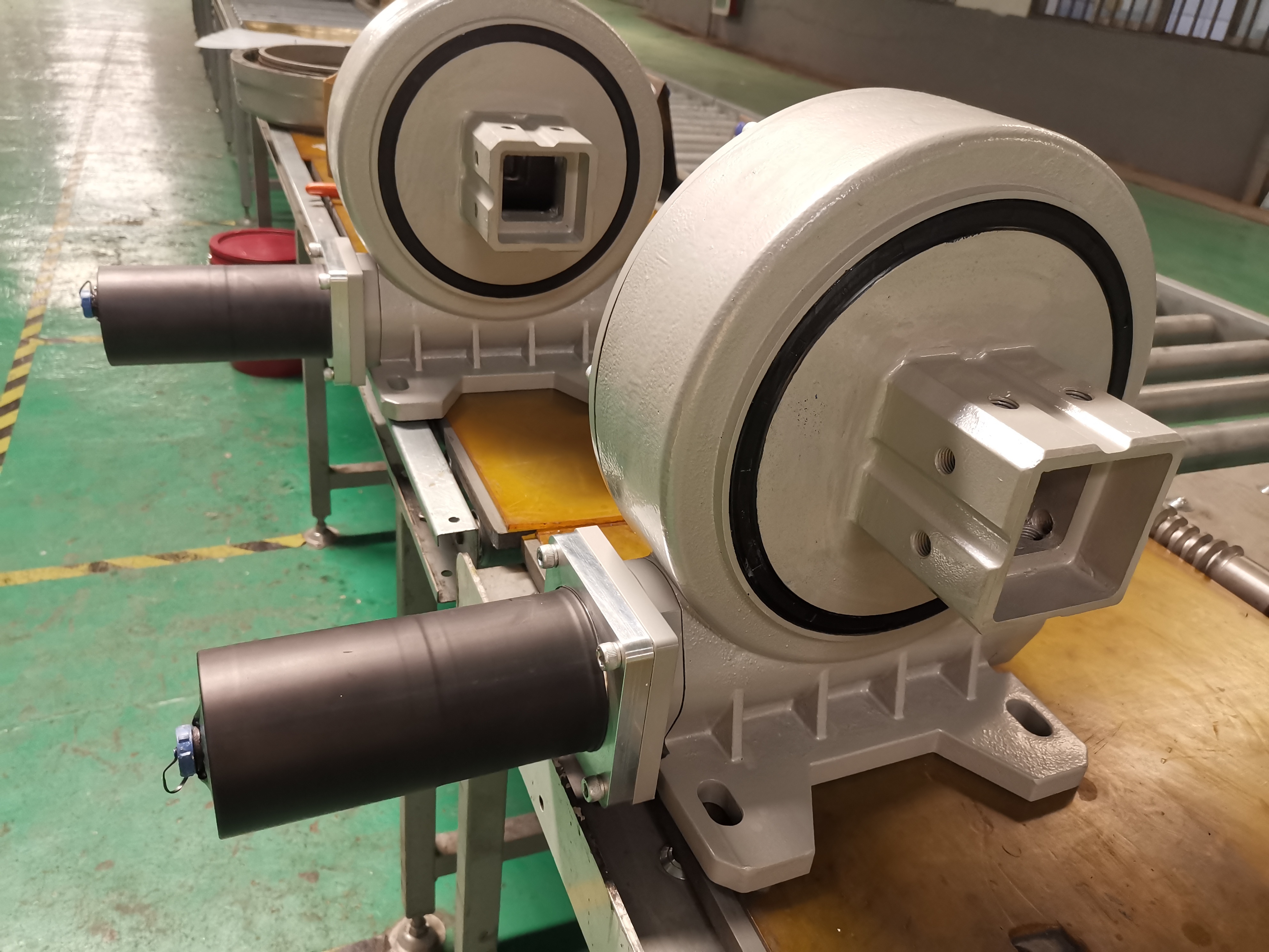 Industrial 3400 Nm 50Mn 42CrMo Slewing Drives Solar Farm Tracker Application VE10 Planet Reducer Motor Slewing Solar Tracker