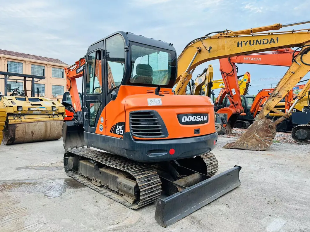 Excavadora hidráulica de orugas Doosan Dx60 usada de alta calidad de Corea en oferta