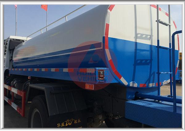 Flexible Sprinkling Water Tank Truck , Commercial Water Truck Wide Sprinkling Area