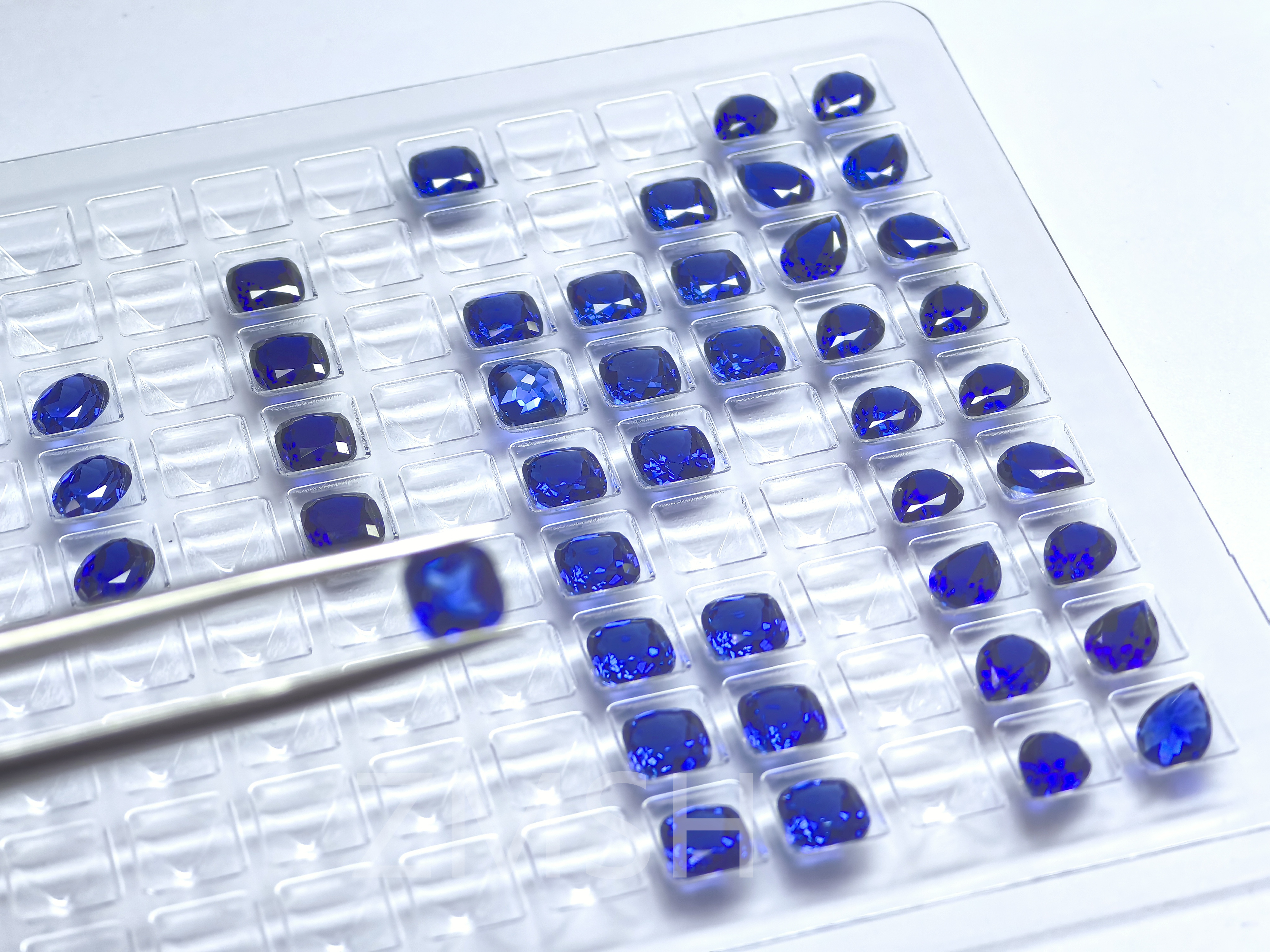 Blue Sapphire Row Gem Fe Ti Doped Kashmir Oceanic Azure Gem Crystal Jewelry (Синий сапфировый камень в ряду)