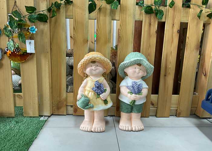 Multicolor мебель статуи сада окиси магния Handcraft стоять детский