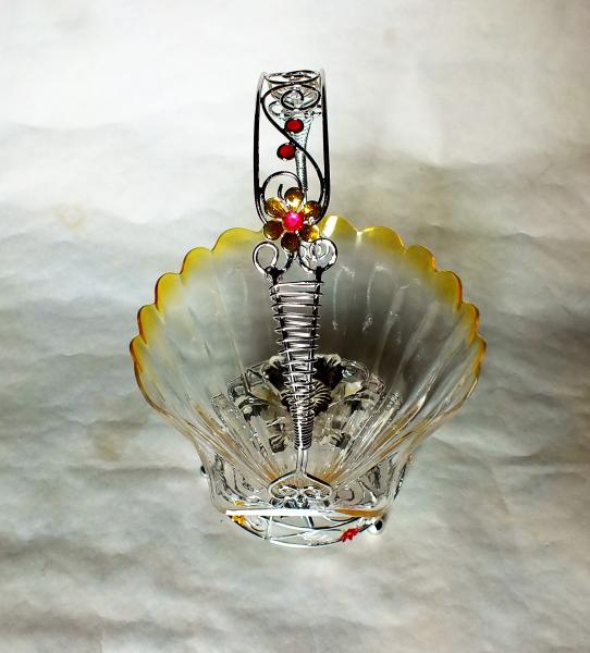 The New sun flower shape candy bowl w/classic stand & elegantThe New(1)