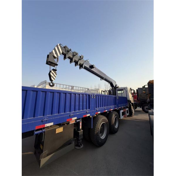 360 Degrees Cargo Truck Mounted Crane HOWO Nx 6x4  351-430HP Horsepower