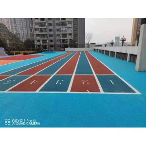 Pista de carreras de caucho sintético fácil de instalar excelente resistencia al deslizamiento resistencia a los rayos UV
