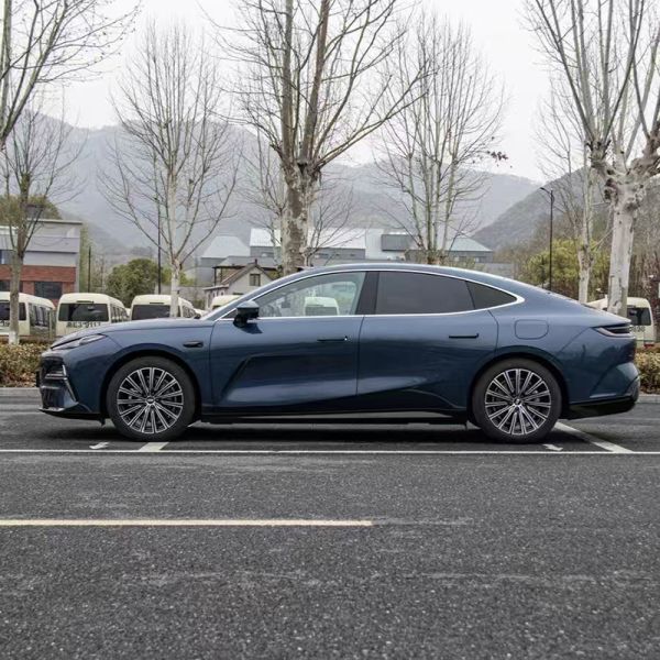 For Galaxy Starry 8 2025 Plug-in Hybrid Electric Vehicle EM-P Explore Edition >700km NEDC Range 4-door 5-seater Sedan for Sale