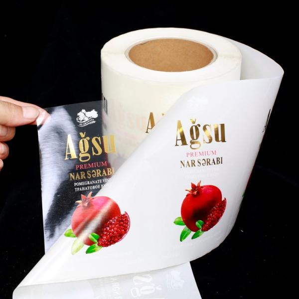 Упаковывая стикеры сусального золота персонализировали прозрачный слипчивый ярлык