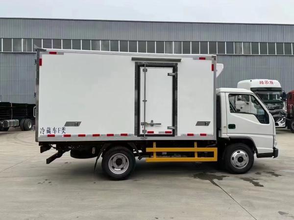 4x2 JMC 16-18CBM Freezor Van Fruits Vegetables Milk Delivery Mobile Refrigerator Truck with 1-10T Capacity in Ghana Market