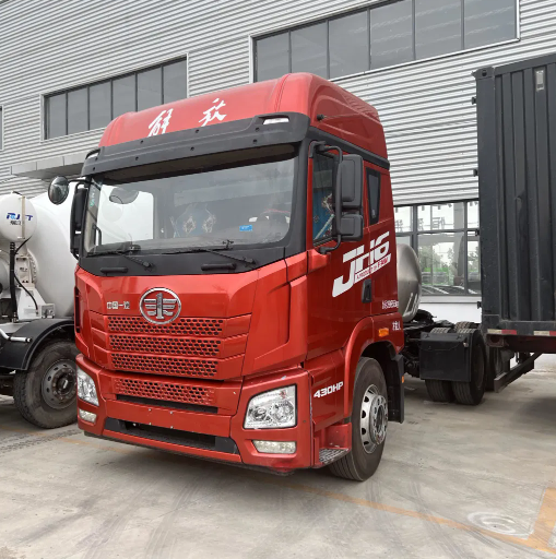 Новые тракторные грузовики FAW и транспортные грузовики модели Jh6