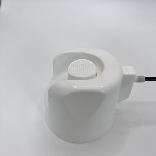 Low-Temperature Resistant Trigger Cap for Frozen Fluid Bottles with Anti-Cracking Feature