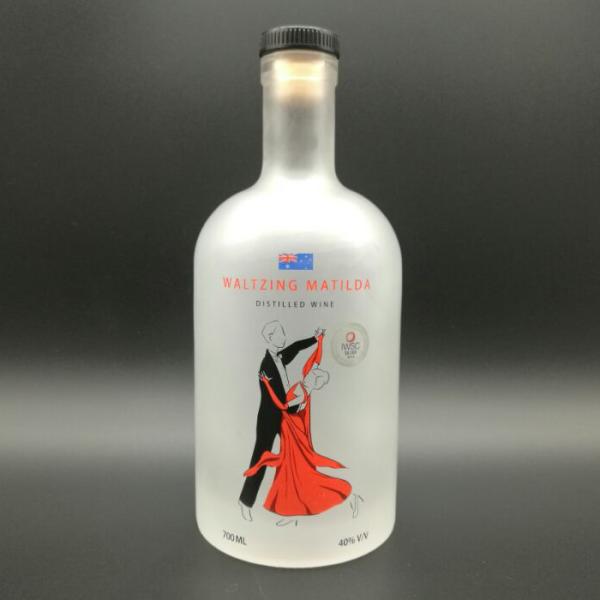 Customized 750ml Clear Glass Bottles For Alcohol Sealing Type cork Surface Handling Decal