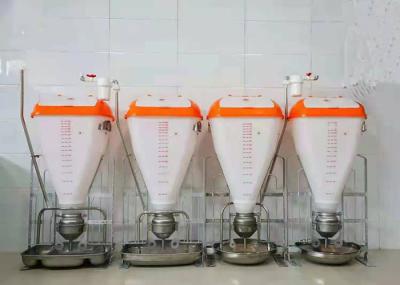 os porcos 110L 40-60 molharam o alimentador seco